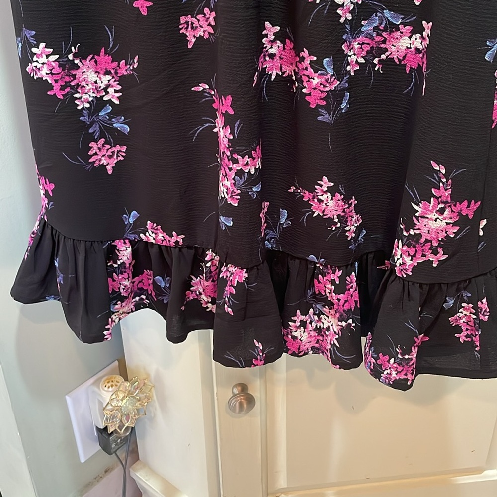 💚🆕 CeCe | Flutter Sleeve Dress Size Large. Pretty Floral Print and Neckline. - Picture 4 of 8